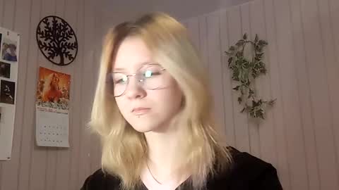 Snapshot of novellahartig chatting on February 19, 2026, 2:13 pm Sari It is my first day online show from February 19, 2026, 2:13 pm