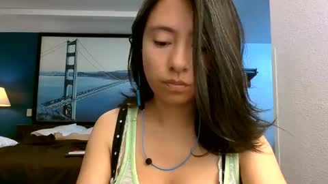 Snapshot of nudecosmetics chatting on October 23, 2025, 8:18 pm Gigi Bloom online show from October 23, 2025, 8:18 pm