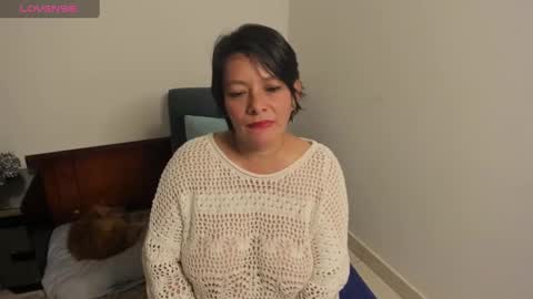 nuit_rose online show from February 4, 2025, 4:48 am