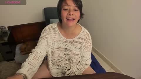 nuit_rose online show from February 4, 2025, 7:51 am