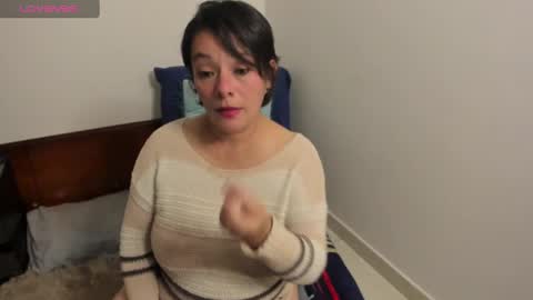 nuit_rose online show from February 19, 2025, 12:57 am