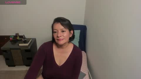 nuit_rose online show from October 10, 2025, 2:43 am