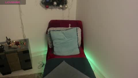 nuit_rose online show from January 6, 2026, 2:15 am