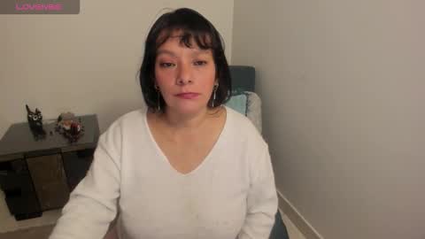 nuit_rose online show from January 16, 2026, 2:37 am