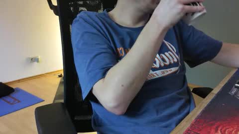 Snapshot of numlove chatting on October 25, 2025, 7:49 am Slave for Mistress and Master online show from October 25, 2025, 7:49 am