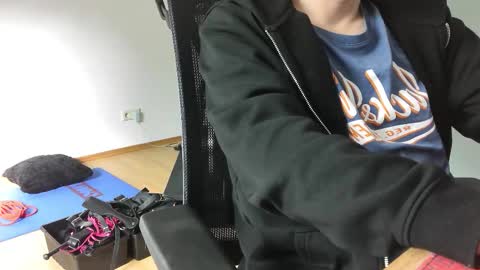 Snapshot of numlove chatting on October 26, 2025, 9:37 am Slave for Mistress and Master online show from October 26, 2025, 9:37 am