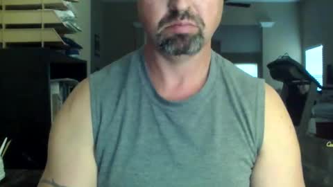 nvrenuff1979 online show from November 5, 2025, 12:38 pm