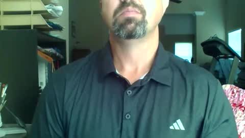 nvrenuff1979 online show from May 3, 2026, 12:33 pm