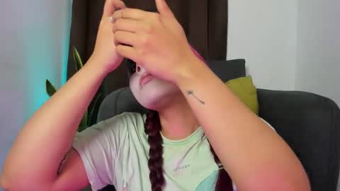 Nia online show from October 1, 2025, 11:22 pm