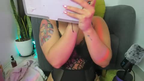 Nia online show from February 5, 2026, 3:33 am