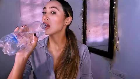 Nycole online show from October 28, 2025, 6:10 pm