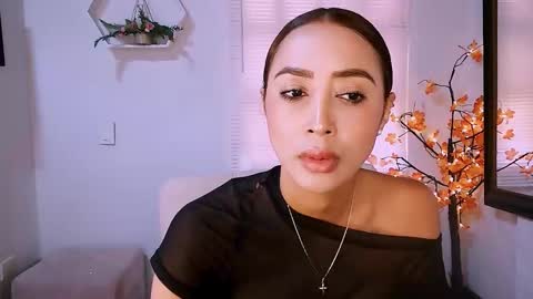 Nycole online show from November 26, 2025, 3:13 pm