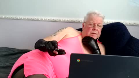 Snapshot of nylonlegs69 chatting on May 18, 2026, 4:46 pm stockings suspenders mad online show from May 18, 2026, 4:46 pm