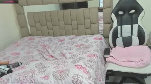 nyomi browm online show from February 19, 2025, 8:33 am