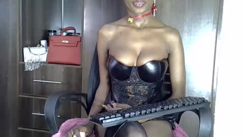 Snapshot of nyverra chatting on May 27, 2026, 6:43 am nyverra online show from May 27, 2026, 6:43 am
