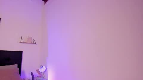 nyxa_ online show from November 6, 2025, 2:34 am