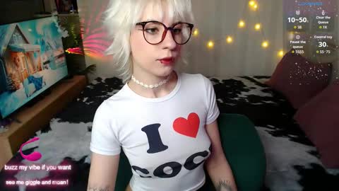 Snapshot of obedientt_ chatting on January 18, 2026, 8:51 am Moonlight online show from January 18, 2026, 8:51 am