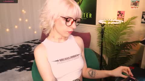 Snapshot of obedientt_ chatting on February 1, 2026, 9:08 am Moonlight online show from February 1, 2026, 9:08 am