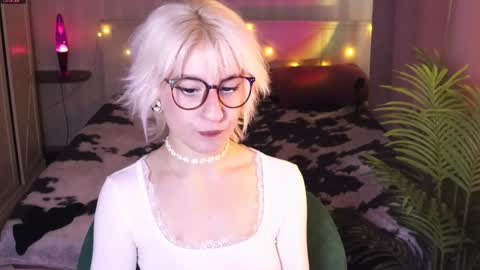 Snapshot of obedientt_ chatting on February 5, 2026, 9:36 am Moonlight online show from February 5, 2026, 9:36 am