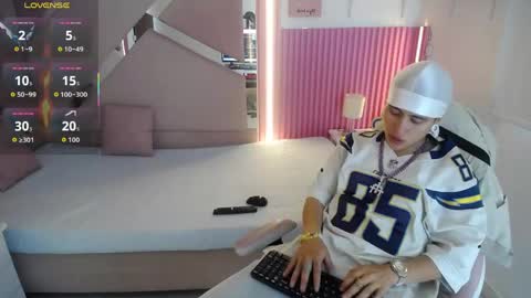 oblivionlove online show from May 28, 2026, 9:56 pm
