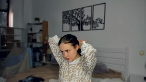 Elis online show from April 6, 2026, 4:46 am