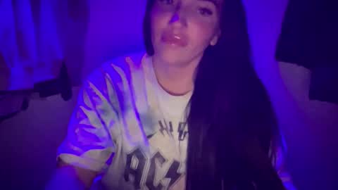 Snapshot of oceanxalara22_xo chatting on October 21, 2025, 2:34 am A L A R A online show from October 21, 2025, 2:34 am