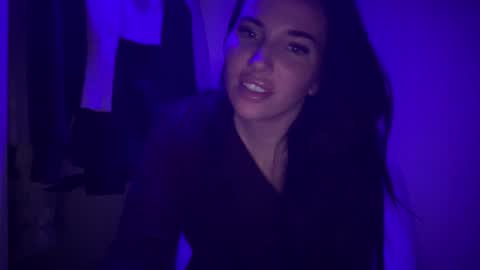 Snapshot of oceanxalara22_xo chatting on October 29, 2025, 2:36 am A L A R A online show from October 29, 2025, 2:36 am