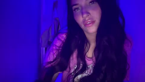 Snapshot of oceanxalara22_xo chatting on November 16, 2025, 2:50 am A L A R A online show from November 16, 2025, 2:50 am