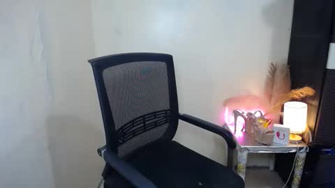 Kyla online show from October 1, 2025, 1:33 am