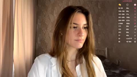 Mia online show from October 12, 2025, 9:08 am