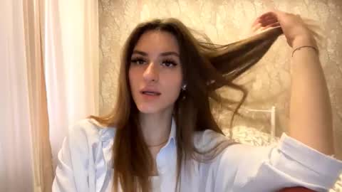 Mia online show from October 22, 2025, 10:04 am