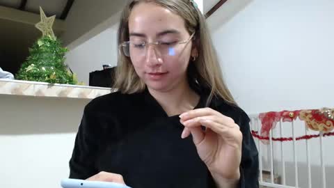 Snapshot of odette_brigh_ chatting on December 12, 2024, 2:37 am Val online show from December 12, 2024, 2:37 am