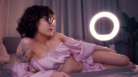 Thea online show from November 7, 2025, 7:25 pm