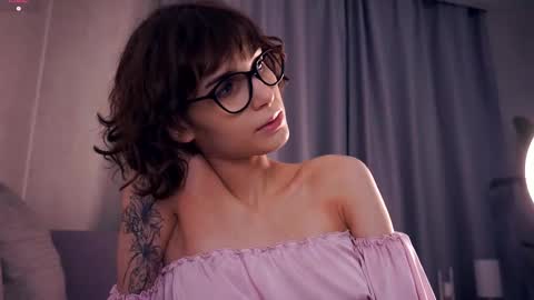 Thea online show from November 11, 2025, 7:36 pm