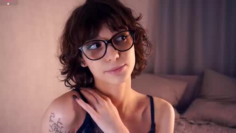 Thea online show from November 25, 2025, 6:52 pm