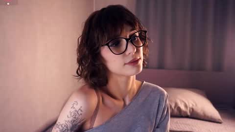 Thea online show from November 26, 2025, 7:04 pm