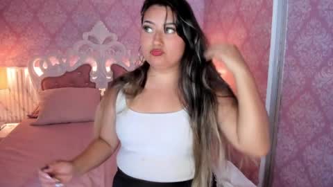Mia online show from May 27, 2026, 6:16 pm