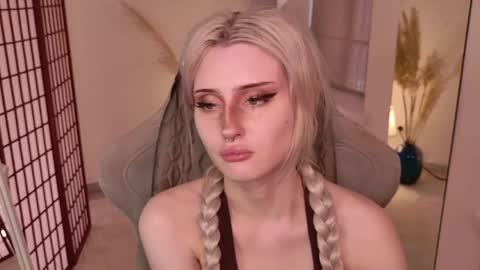 Lily online show from June 6, 2026, 2:11 pm