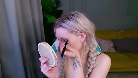 Lily online show from July 8, 2026, 1:26 pm