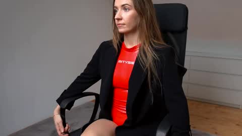 Lola online show from February 5, 2026, 2:43 pm