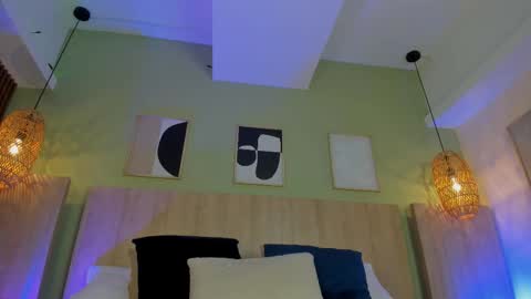 Holly online show from November 19, 2025, 11:32 am