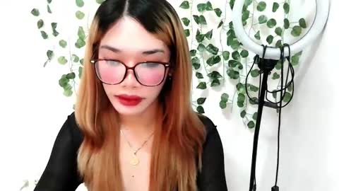 ohmyalessandraxcx online show from November 6, 2025, 9:48 pm