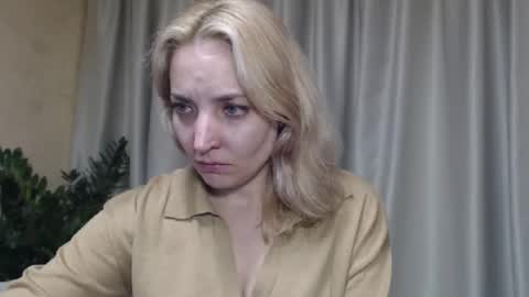 Mari online show from October 3, 2025, 2:14 pm