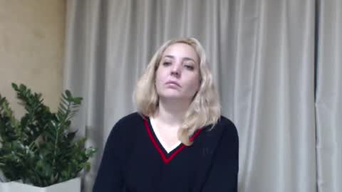 Mari online show from December 14, 2025, 1:49 pm