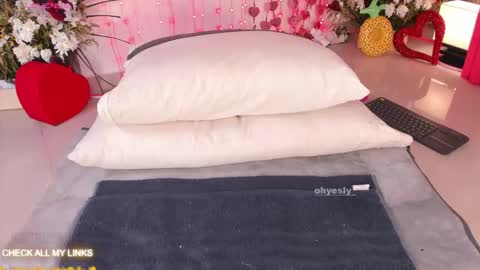 ohyesly_ online show from February 21, 2026, 10:05 am