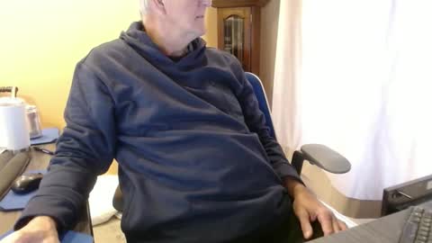 Snapshot of olderandwiser chatting on December 25, 2024, 3:38 pm Older and Wiser online show from December 25, 2024, 3:38 pm