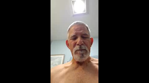 oldermoguy1 online show from May 21, 2026, 1:51 pm