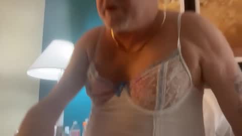 olderyeterotic online show from March 30, 2026, 12:00 am