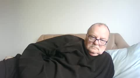 oldfkr69 online show from March 11, 2025, 10:51 am