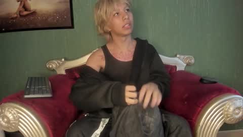 oliiverr22 online show from November 20, 2025, 12:16 pm